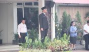 Kepala Dinas Pendidikan Prov. Kalteng Bapak Dr. H. Slamet Winaryo, M.Si sebagai Pembina Upacara