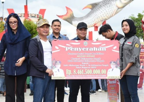 Adakan Pertemuan dengan Mahasiswa, Gubernur Kalteng Salurkan Bansos dan Launching Bantuan Beasiswa Kalteng Berkah di Kab. Kotawaringin Timur